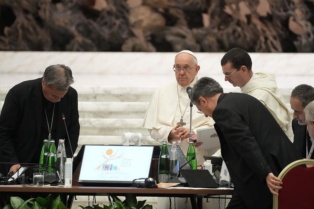 வாடிகன் கூட்டத்தில் முதல்முறையாக வாக்களிக்கும் பெண்கள்!