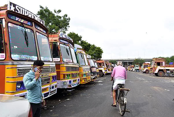 லாரிகள் வேலைநிறுத்தம் வாபஸ்: நெல் இயக்கம் செய்யும் பணிகள் தீவிரம்