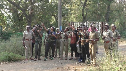 வேலூா்: நிலப்பரப்பில் வாழும் பறவைகள் கணக்கெடுப்பு