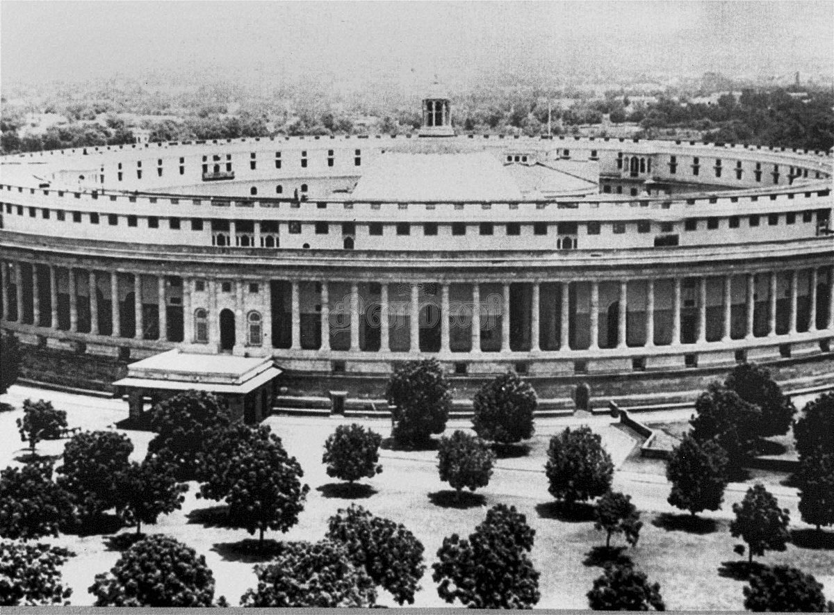 இந்திராதிகாரம் பிறந்த கதை! - 7 :  ஜூன் 17, 1975 - மழைக்காலக் கூட்டத் தொடர் ஒத்திவைப்பா?