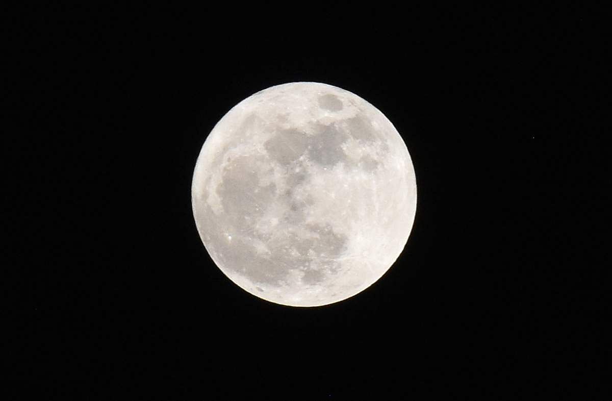 நிலவில் குடியேறுவோம்!