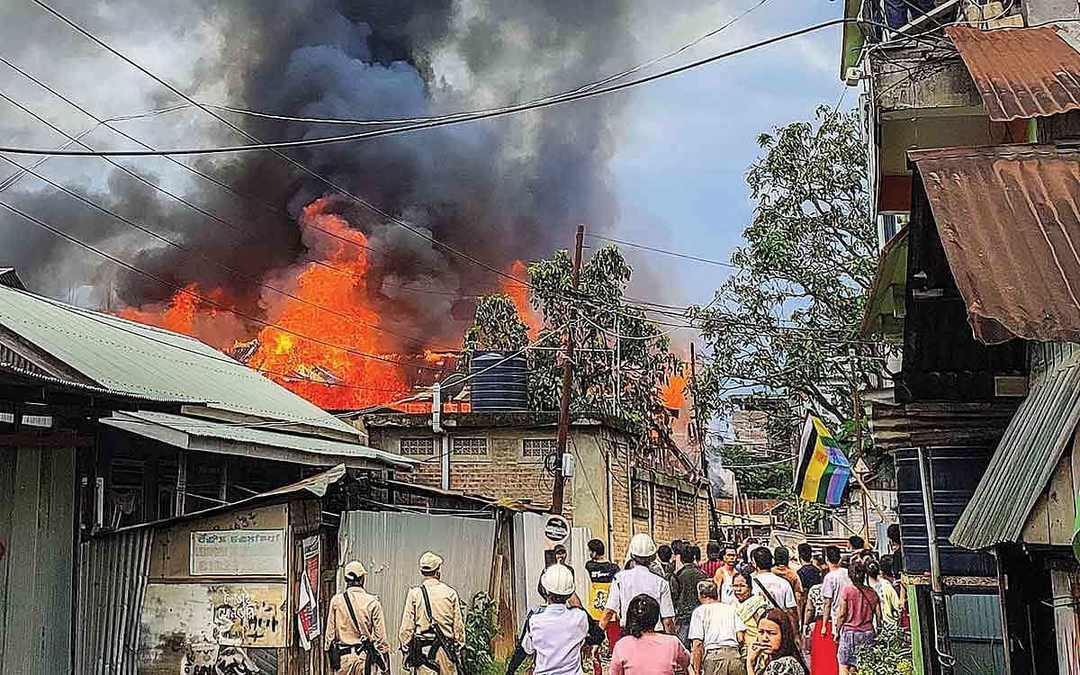 மணிப்பூரில் நடப்பது என்ன?