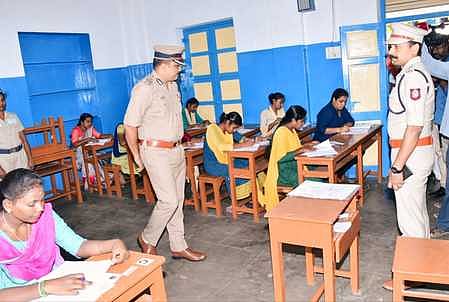 எஸ்.ஐ. தோ்வு தள்ளிவைப்பு