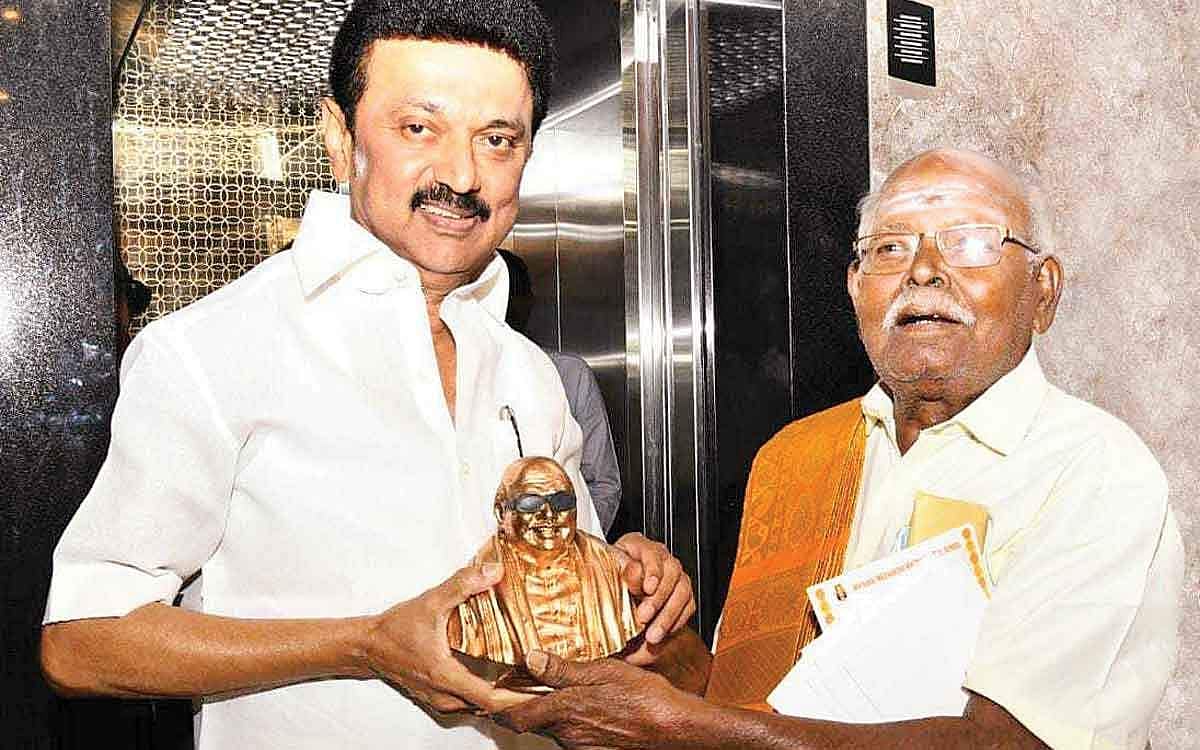 சொந்தப் பணத்தில் உதவி