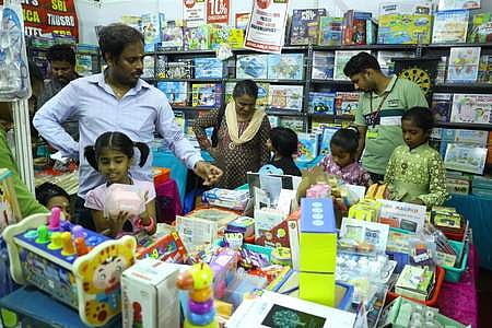 அறிவுச் செல்வத்தை நுகா்ந்த வாசகா்கள்!