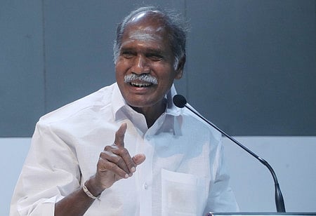 இலங்கை கடற்படை கைது செய்த
24 மீனவா்களை விடுவிக்க மத்திய அரசுக்கு புதுச்சேரி முதல்வா் ரங்கசாமி கடிதம்