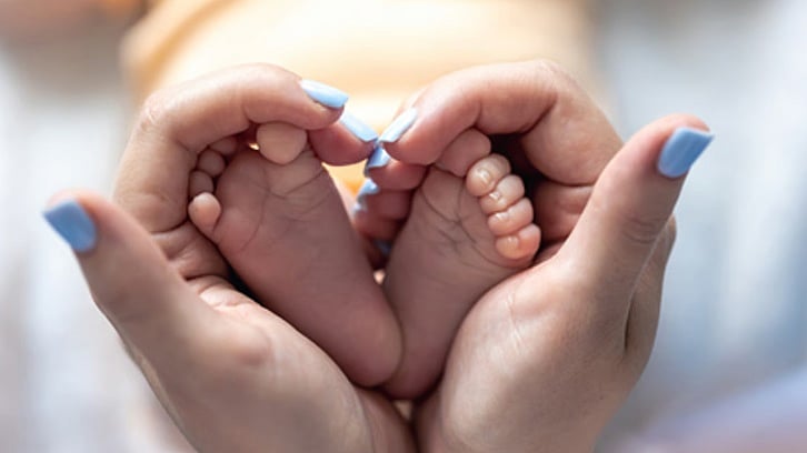 பேருந்து நிலையத்தில் பிறந்த குழந்தைக்கு வாழ்நாள் முழுவதும் இலவச பயணம்!