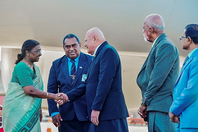 ஃபிஜி நாட்டில் குடியரசுத் தலைவர் முர்முவுக்கு சிறப்பான வரவேற்பு!