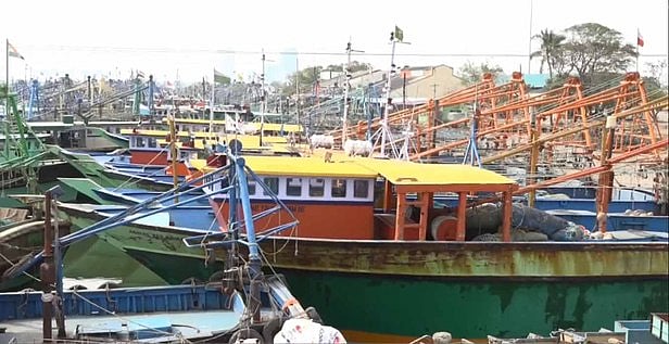 தூத்துக்குடி கடலில் மூழ்கிய விசைப்படகு: ரூ. 30 லட்சம் இழப்பு