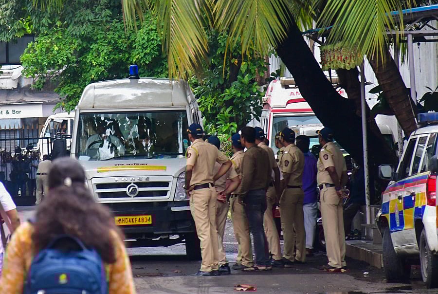 நாட்டை உலுக்கிய பத்லாபூர் வன்கொடுமை: குற்றவாளி என்கவுன்டரில் கொல்லப்பட்டது எப்படி?