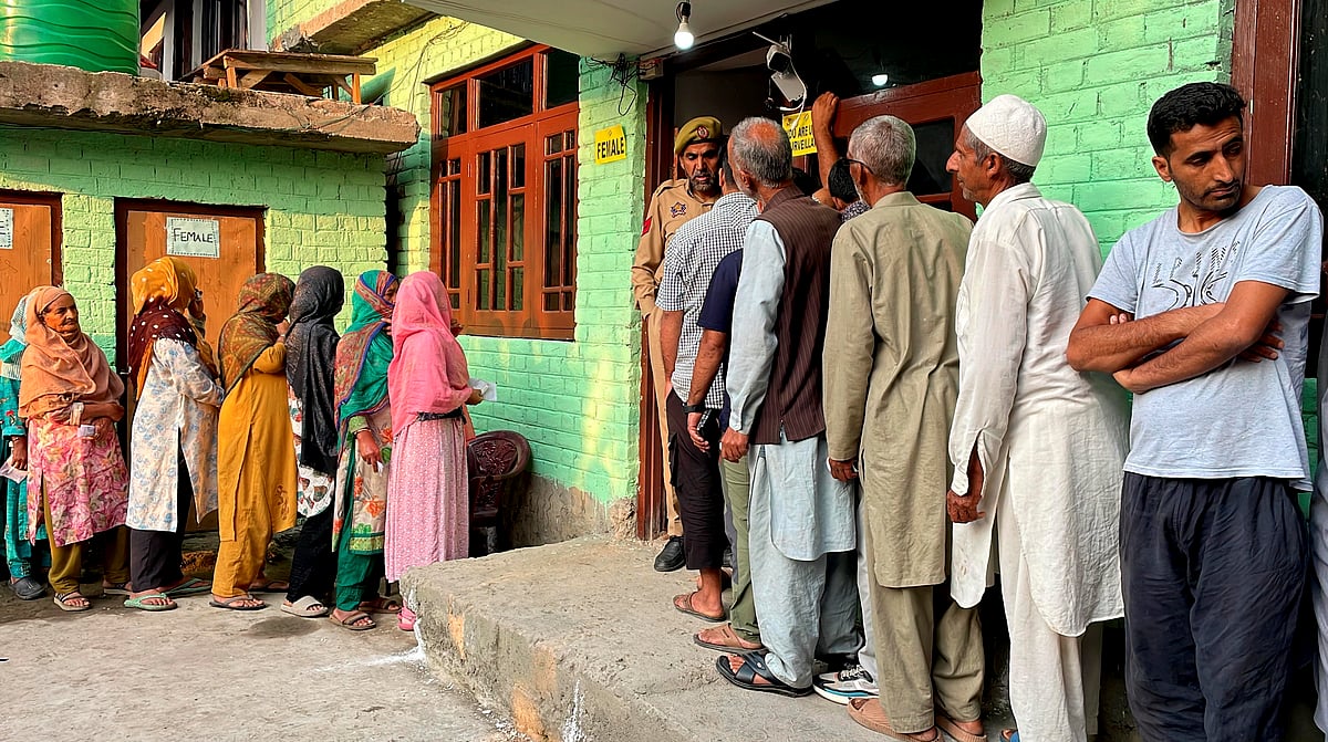 ஜம்மு-காஷ்மீரில் இரண்டாம் கட்டத் தோ்தல்: வாக்குப்பதிவு விறுவிறுப்பு