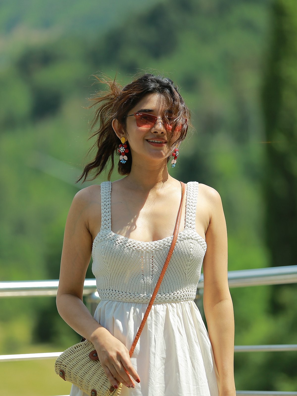 வெண்மேகம் பெண்ணாக... கனிகா மான்!