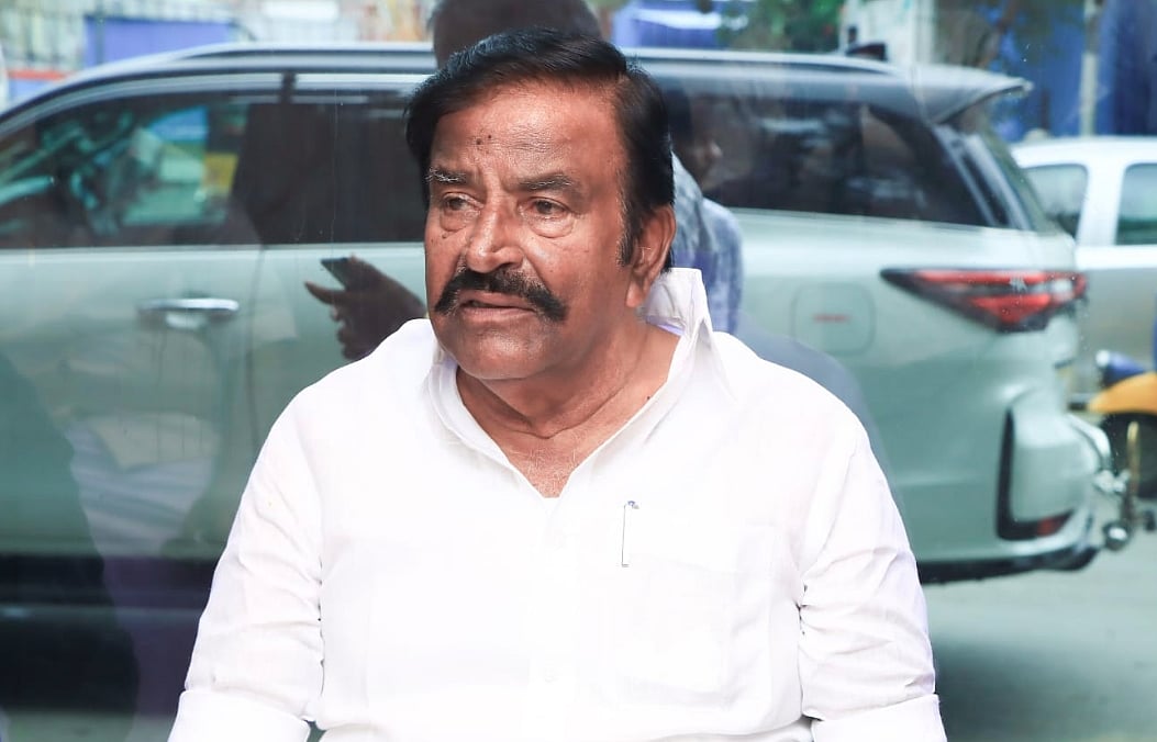 அமைச்சா் கே.என்.நேருவுக்கு எதிராக வழக்குப் பதியக் கோரி அதிமுக மனு