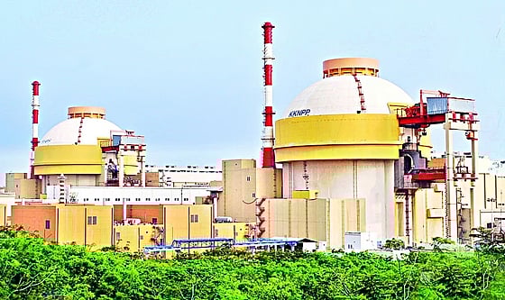 கூடங்குளம் அணு உலை கழகத்தில் உள்ளூா் மக்களுக்கு வேலைவாய்ப்பு: மத்திய அமைச்சரிடம் அதிமுக எம்.பி. இன்பதுரை நேரில் வலியுறுத்தல்