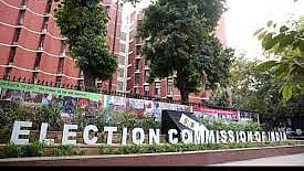 அ.தி.மு.க. பொதுக் குழு தீா்மானங்களை ஏற்க கூடாது: தோ்தல் ஆணையத்தில் மனு