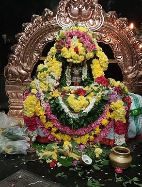 மாா்கழி பிரதோஷம்: திருப்பத்தூா் சிவன் கோயில்களில் வழிபாடு