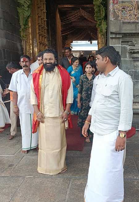 திருமலையில் நடிகா் ரிஷப் ஷெட்டி வழிபாடு