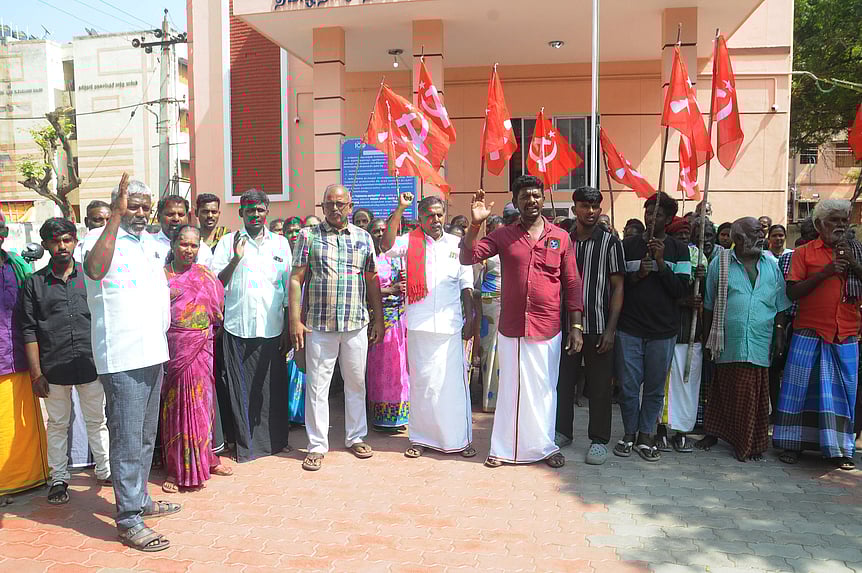 அடுக்குமாடிக் குடியிருப்பில் வீடுகள் ஒதுக்காததைக் கண்டித்து போராட்டம்