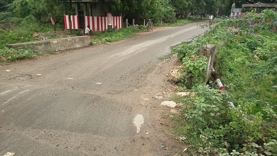 சாத்தான்குளத்தில் சேதமடைந்த தடுப்புச் சுவரை சீரமைக்க கோரிக்கை