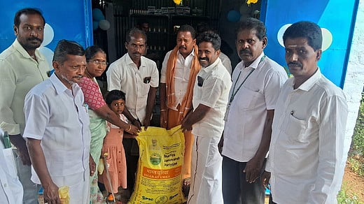 காளாப்பூரில் முதல்வரின் உழவா் நல சேவை மையம் திறப்பு