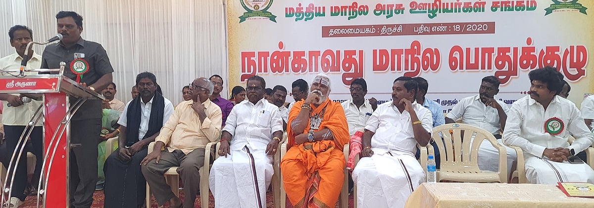 மதுரை விமான நிலையத்திற்கு
இமானுவேல் சேகரன் பெயா் சூட்ட வலியுறுத்தல்