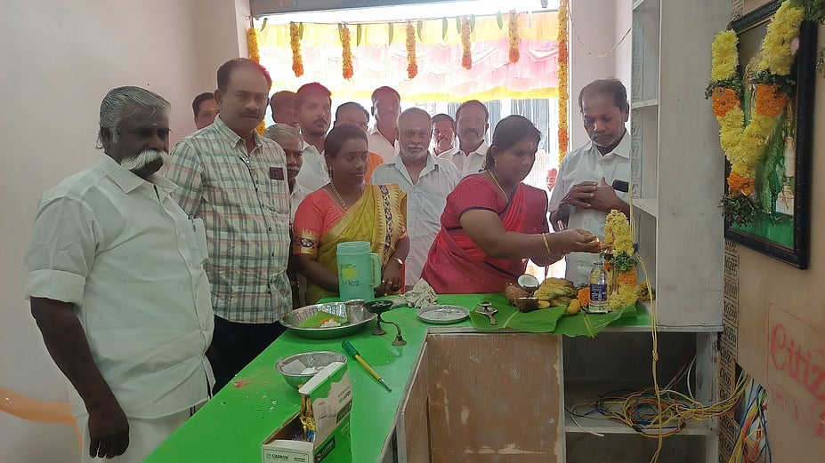 சாத்தான்குளத்தில் உழவா் நல சேவை மையம் திறப்பு