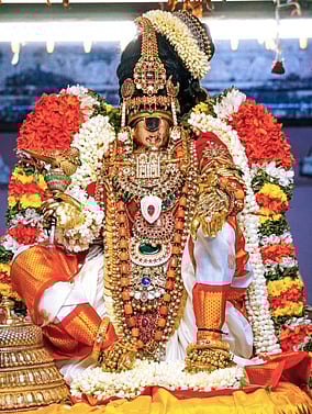 ‘மோகினி’ அலங்காரத்தில்
நம்பெருமாள்