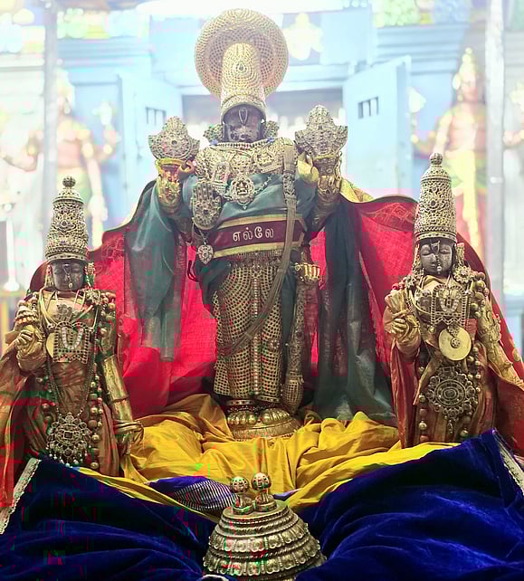 காஞ்சிபுரம் வரதராஜப் பெருமாள்
கோயிலில் ரத்தின அங்கி சேவை