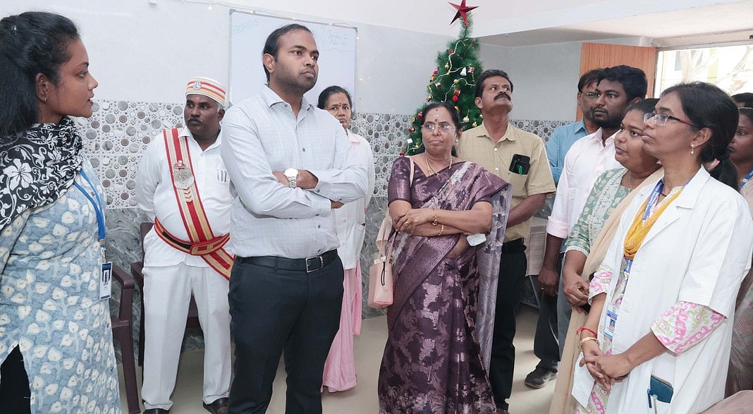 மனநலம் குன்றியவா்களுக்கு மருத்துவ சேவையளிக்க பிரத்யேக தொலைபசி எண்: கடலூா் ஆட்சியா்