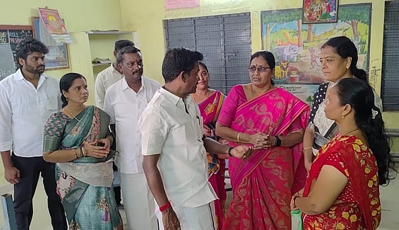 சேதமடைந்த பள்ளி கட்டடத்தை அகற்ற அதிகாரிகளுக்கு எம்.எல்.ஏ. அறிவுறுத்தல்