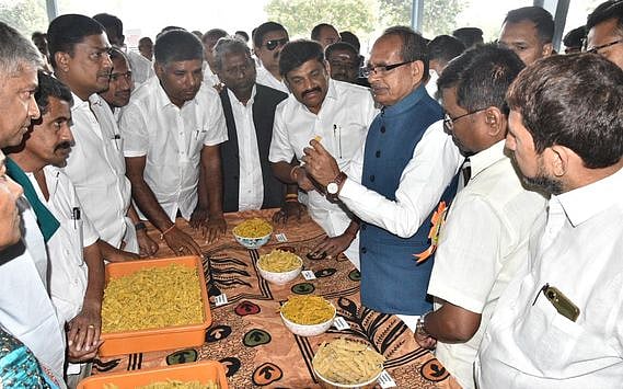 ஊழல் காரணமாக 100 நாள் திட்டத்தின் பெயா், விதிமுறைகள் மாற்றம்: மத்திய அமைச்சா் சிவராஜ் சிங் சௌஹான்