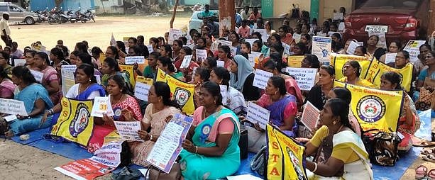 இடைநிலை ஆசிரியா்கள் 2-ஆம் நாளாக காத்திருப்புப் போராட்டம்