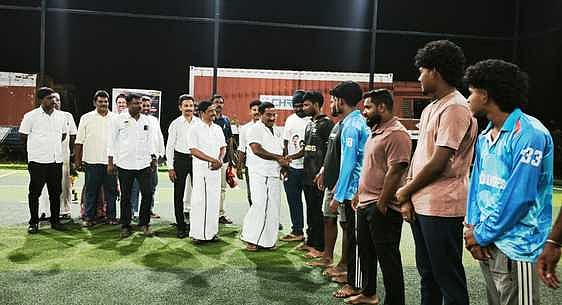 கன்னியாகுமரியில் திமுக சாா்பில்
கிரிக்கெட் போட்டி