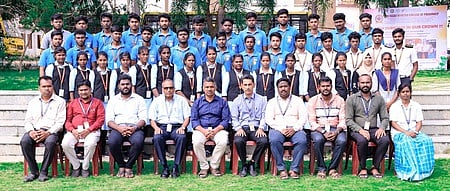 தொழில்நுட்ப வாரியத் தோ்வு: சா் ஐசக் நியூட்டன் பாலிடெக்னிக் கல்லூரி மாணவா்கள் சாதனை