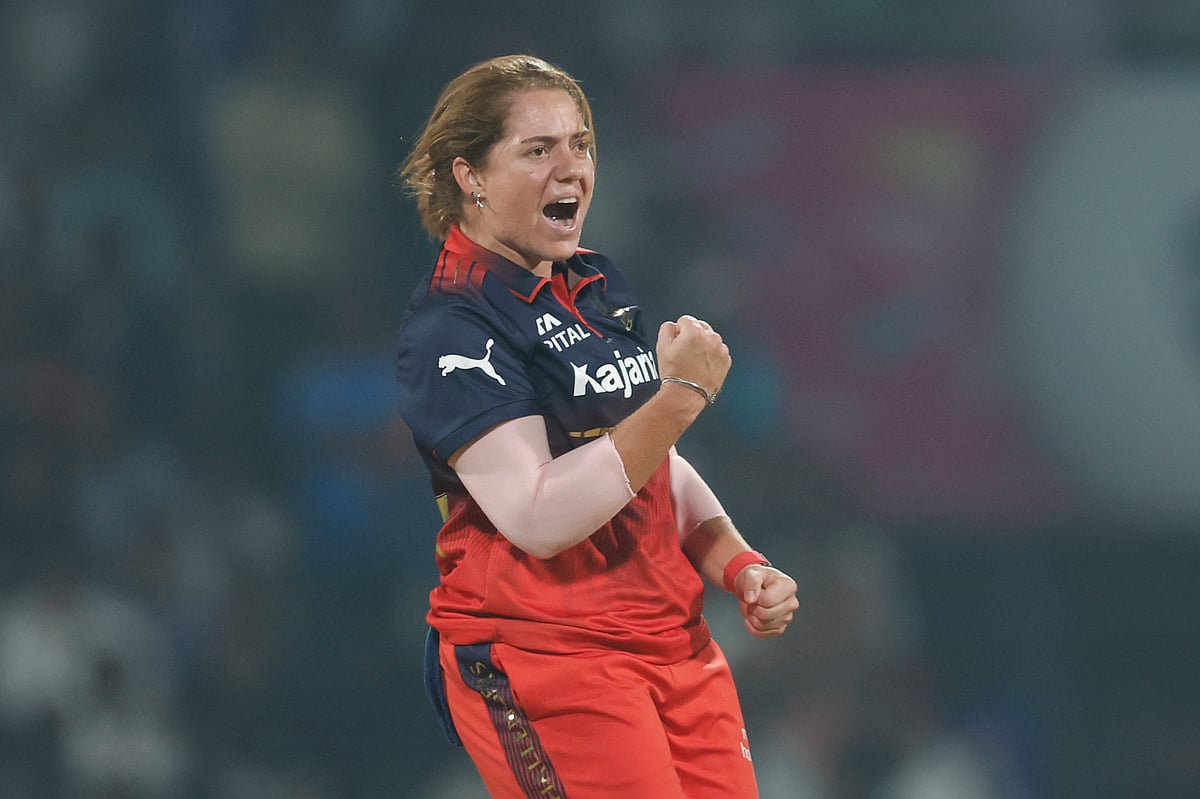 பந்துவீச்சில் அசத்திய நடின் டி கிளர்க்; ஆர்சிபிக்கு 155 ரன்கள் இலக்கு!