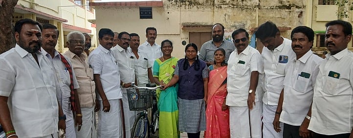 பள்ளி மாணவா்களுக்கு
விலையில்லா மிதிவண்டிகள் அளிப்பு