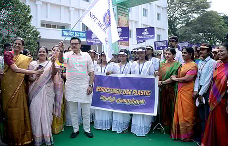 ஜனநாயகன் திரைப்படம் குறித்து
பேசுவது தேவை இல்லாதது: சரத்குமார்!