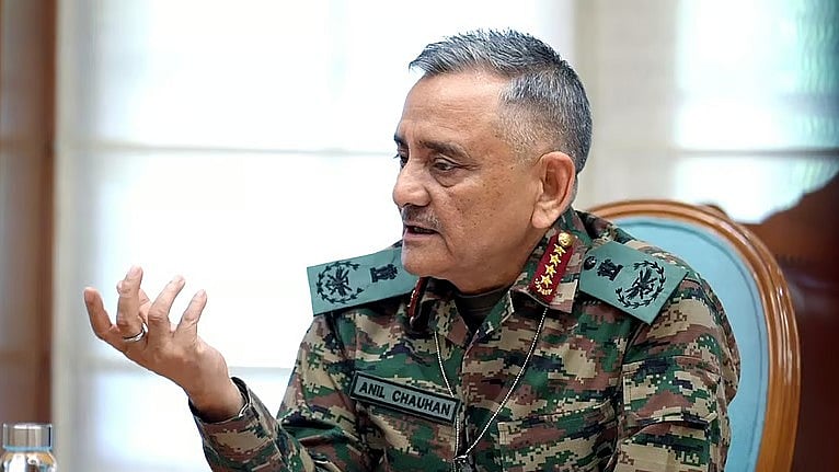 பாகிஸ்தான் அவசர அரசியலமைப்பு திருத்தங்கள் தோல்வியைக் காட்டுகிறது: ஜெனரல் அனில் சௌஹான்