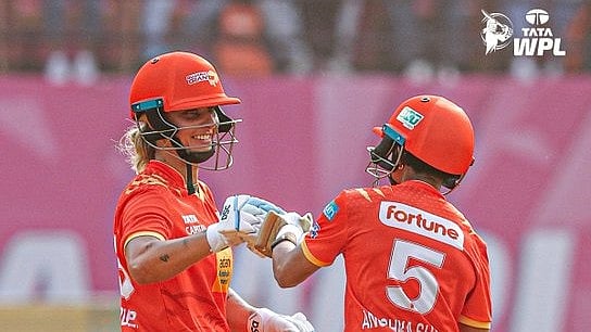 ஆஷ்லே கார்டனர் அரைசதம்; யுபி வாரியர்ஸுக்கு 208 ரன்கள் இலக்கு!