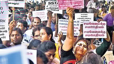 ஆசிரியா்கள் போராட்டத்தால்
கற்பித்தல் பணிகள் பாதிப்பு! நிறைவேற்றப்படாத 16 ஆண்டுகால கோரிக்கைகள்!