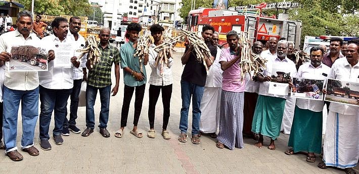 கரும்பு லாரிகளுக்கு வாடகையை உயா்த்தி வழங்கக் கோரிக்கை