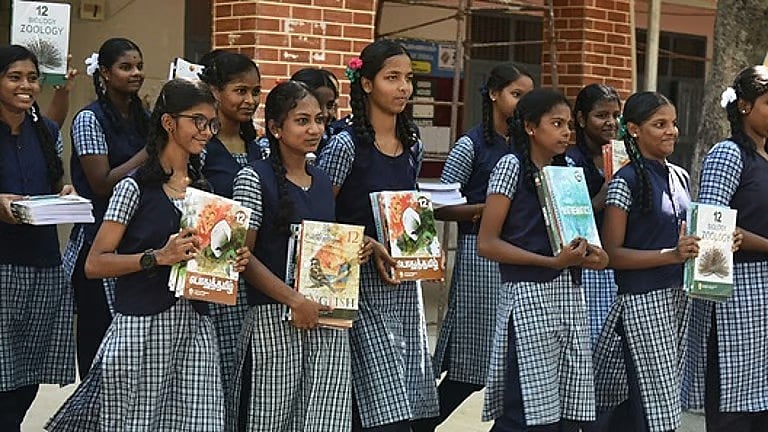 மாற்றத்தைப் பாா்வையில் தொடங்குவோம்!