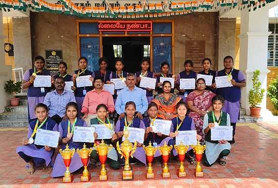 விளையாட்டுப் போட்டி:
ஊத்தங்கரை அரசு பாலிடெக்னிக்
கல்லூரி மாணவிகள் சிறப்பிடம்