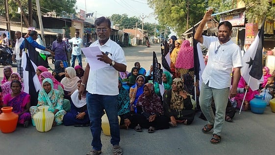 காலிக் குடங்களுடன் சாலை மறியல்