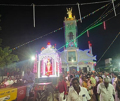 தங்கச்சிமடத்தில் குழந்தை இயேசு ஆலய சப்பர பவனி