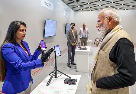 புத்தாக்கம், தொழில்நுட்பத்தில் உலகின் வழிகாட்டியாக இந்தியா: பிரதமா் மோடி அழைப்பு