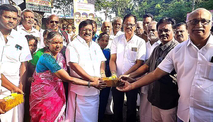 வில்லியனூரில் ரூ.1 கோடியில் வளா்ச்சிப் பணிகள்: ஆா்.சிவா எம்எல்ஏ தொடக்கம்