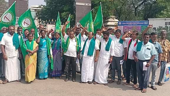 விவசாயிகள் பாதுகாப்பு சங்கத் தலைவா் கைது செய்யப்பட்டதைக் கண்டித்து ஆா்ப்பாட்டம்