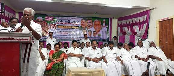 எம்ஜிஆா் பிறந்த நாள் விழா: நல உதவிகள் அளிப்பு