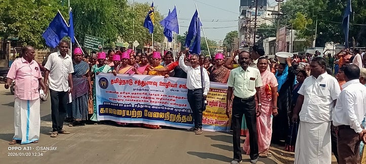 தூத்துக்குடியில் மறியலில் ஈடுபட்ட சத்துணவு ஊழியா்கள் கைது